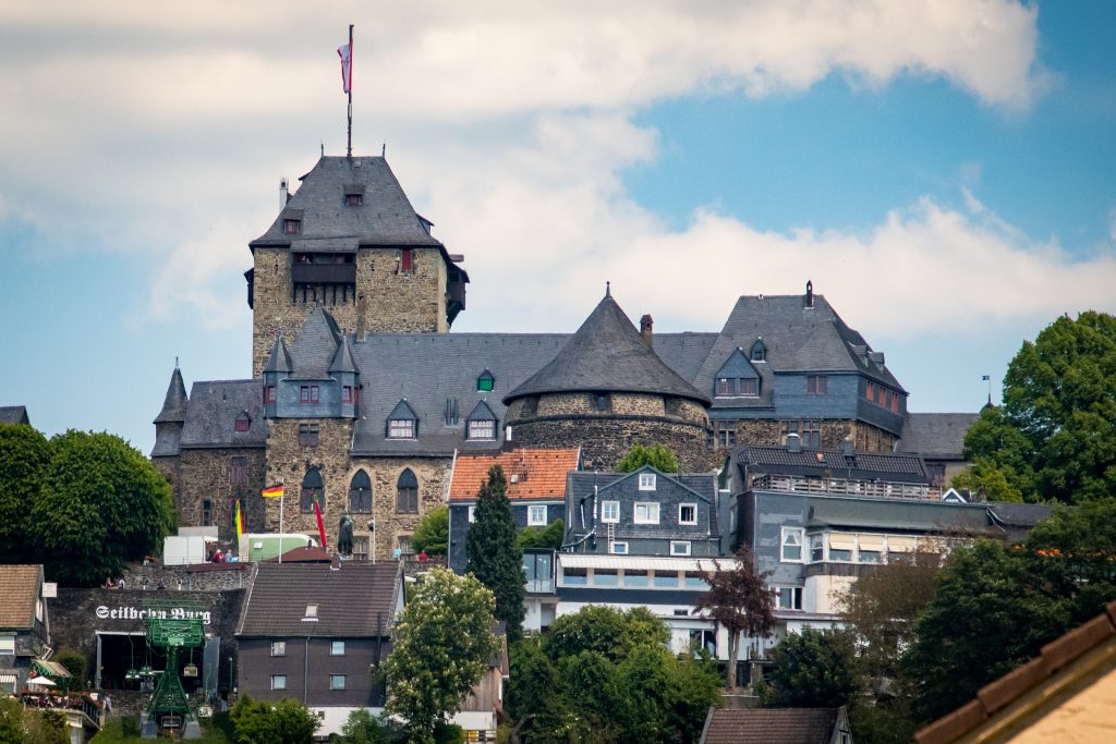 Fahrradtour im Bergischen Land - Schloss Burg von Solingen Unterburg aus gesehen