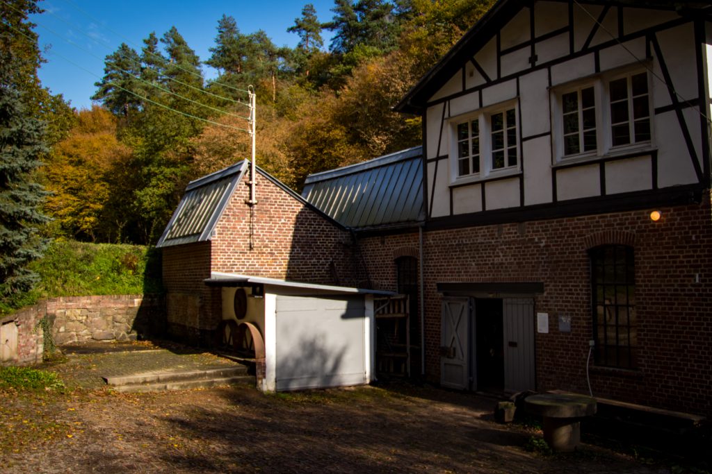 Wandern an der Strecke der Bergischen Museumsbahnen e.V.