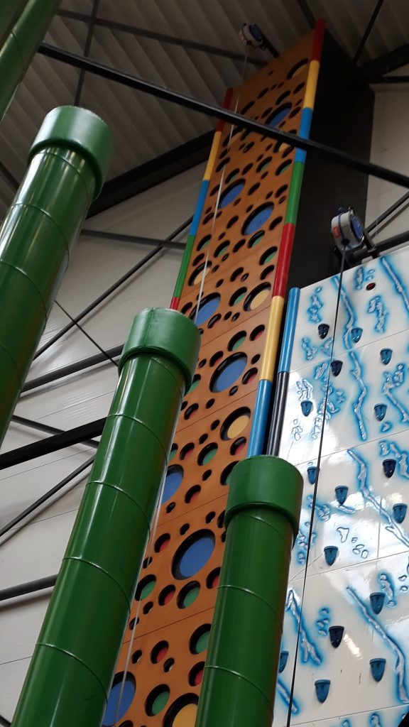 Hoch hinaus in der Indoor-Kletterhalle Neoliet Easy-Climb Essen