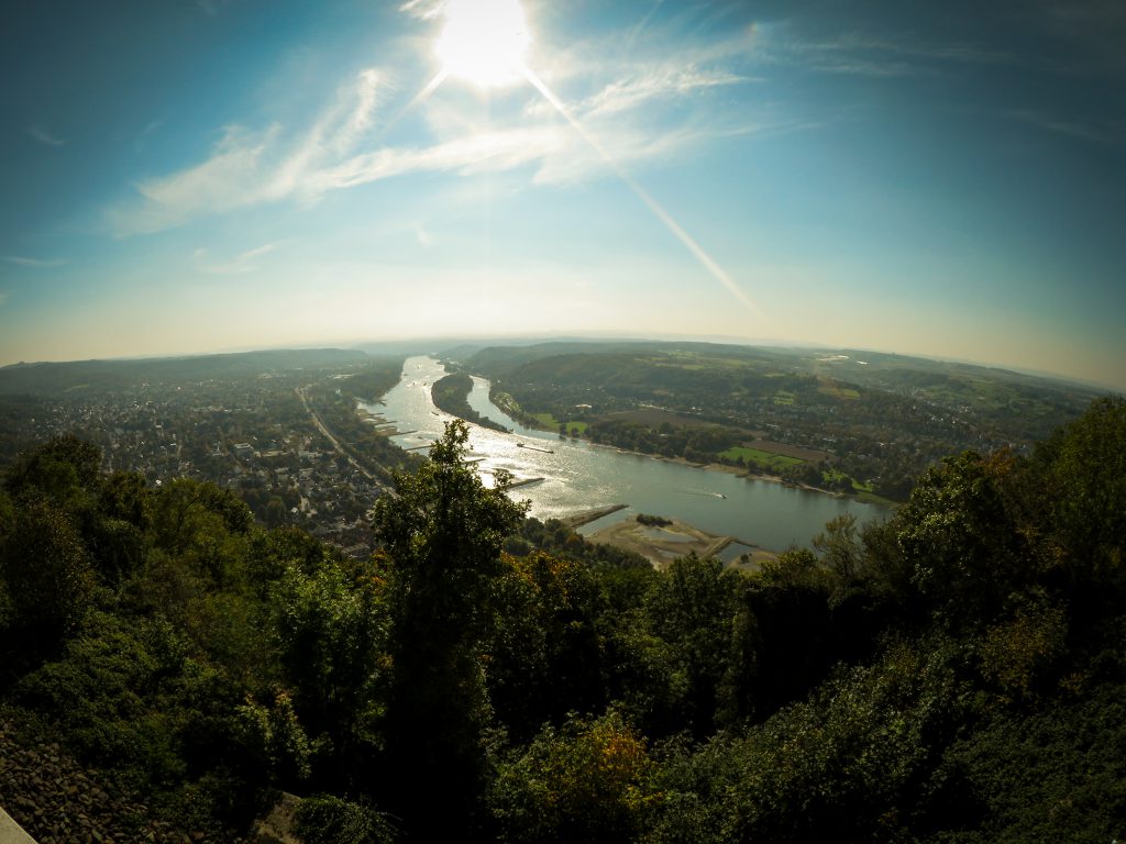 Köngswinter - Drachenfels - Blick vom Drachenfelsplateau Richtung Mittelrheintal