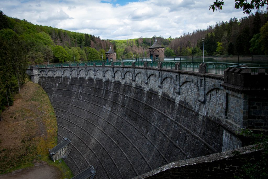 Wandern rund um die Sengbachtalsperre - Staumauer