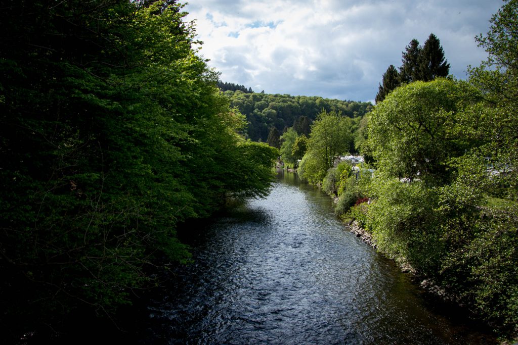 Wandern rund um die Sengbachtalsperre - An der Wupper in Glüder