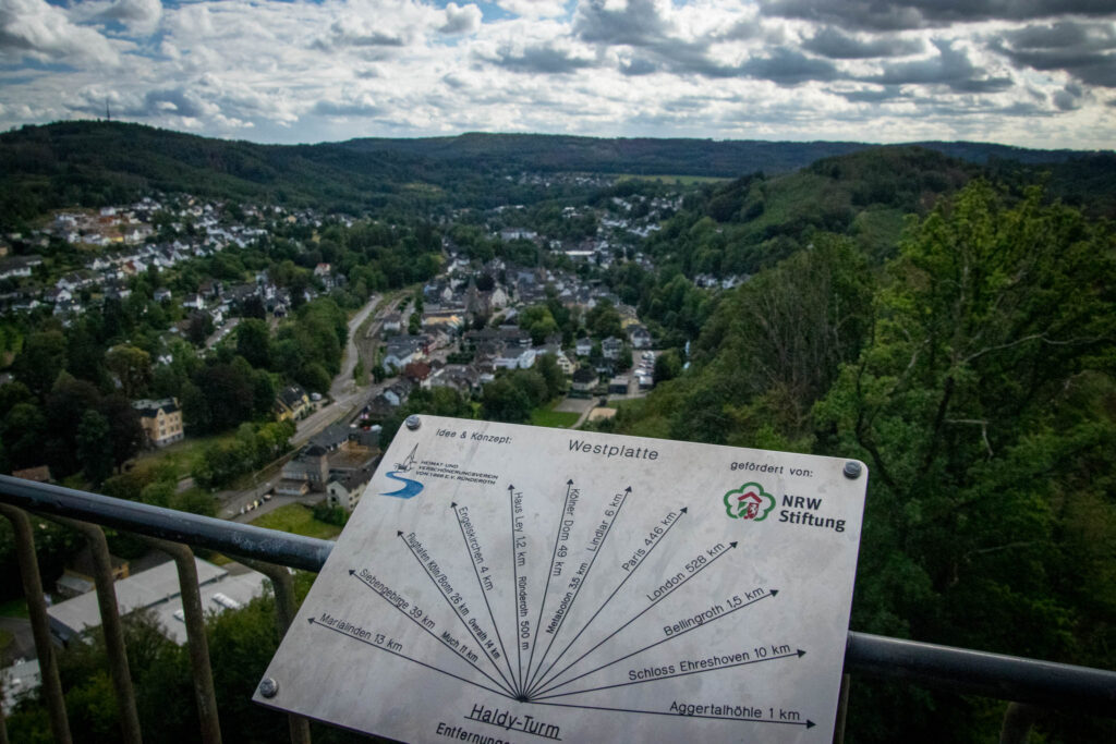 Wandern auf dem Streifzug Nr. 14 - Höhlenweg Engelskirchen - Aussicht vom Haldyturm