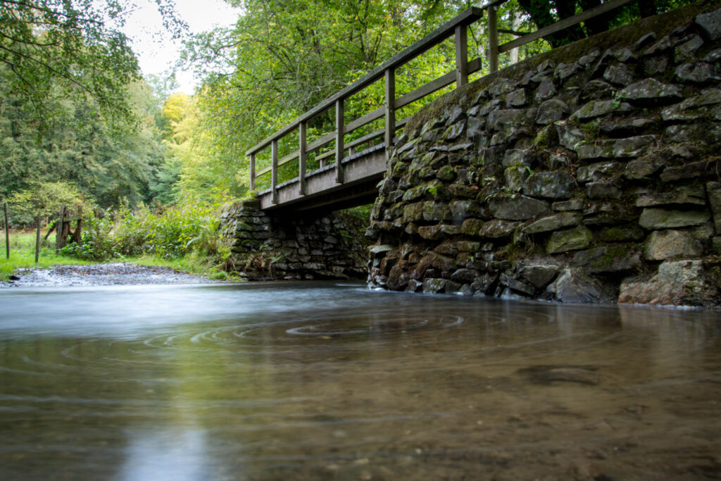 Wandern im Bergischen Land |  Hilgen - Eifgenbachtal | Brücke und Furt über das Eifgen