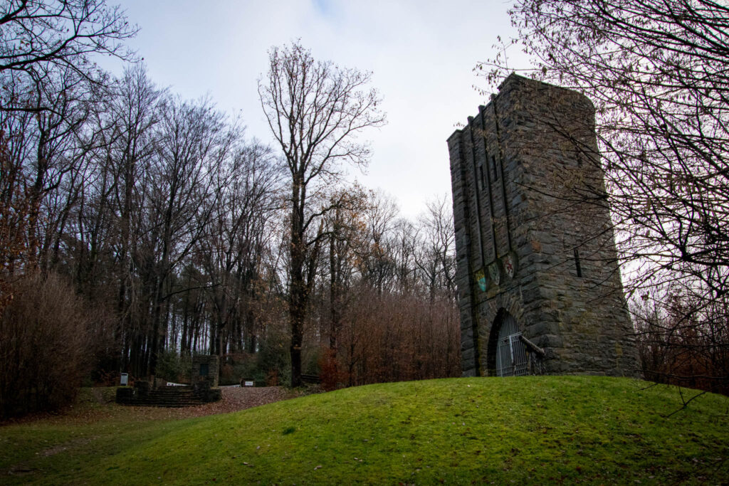 Wanderung rund um Schloss Burg - Ehrenmal Bergisches Feldartillerie-Regiment 59 