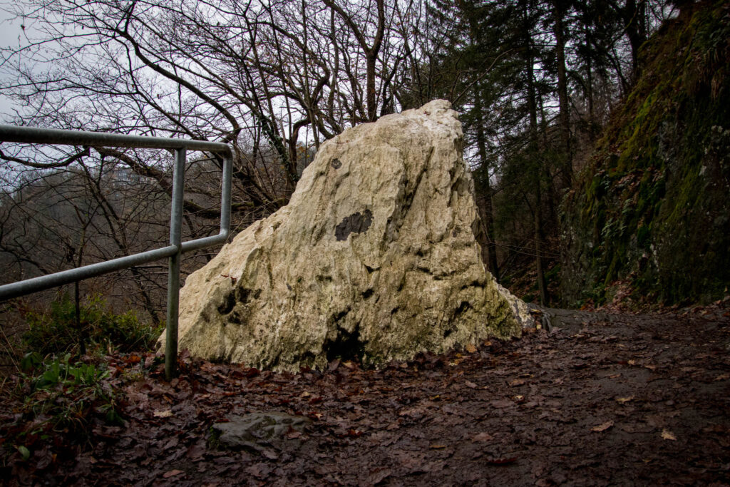 Wanderung rund um Schloss Burg - Weißer Stein - Ort des Gottesurteils über Ritter Gerhard von Steinach