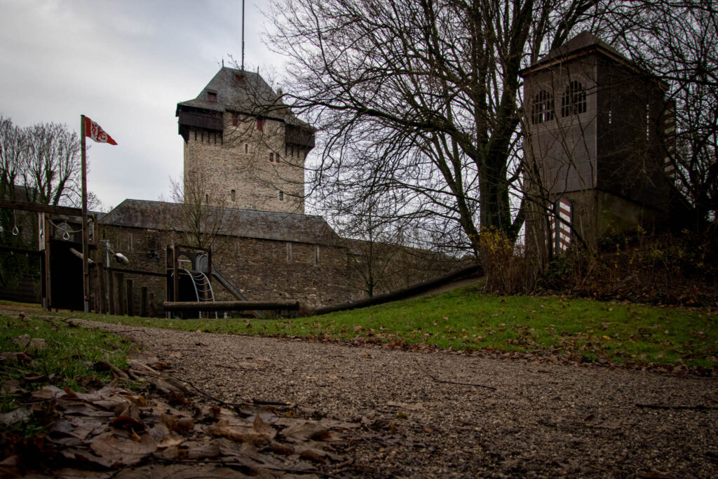 Wanderung rund um Schloss Burg - Spielplatz im Hofgarten