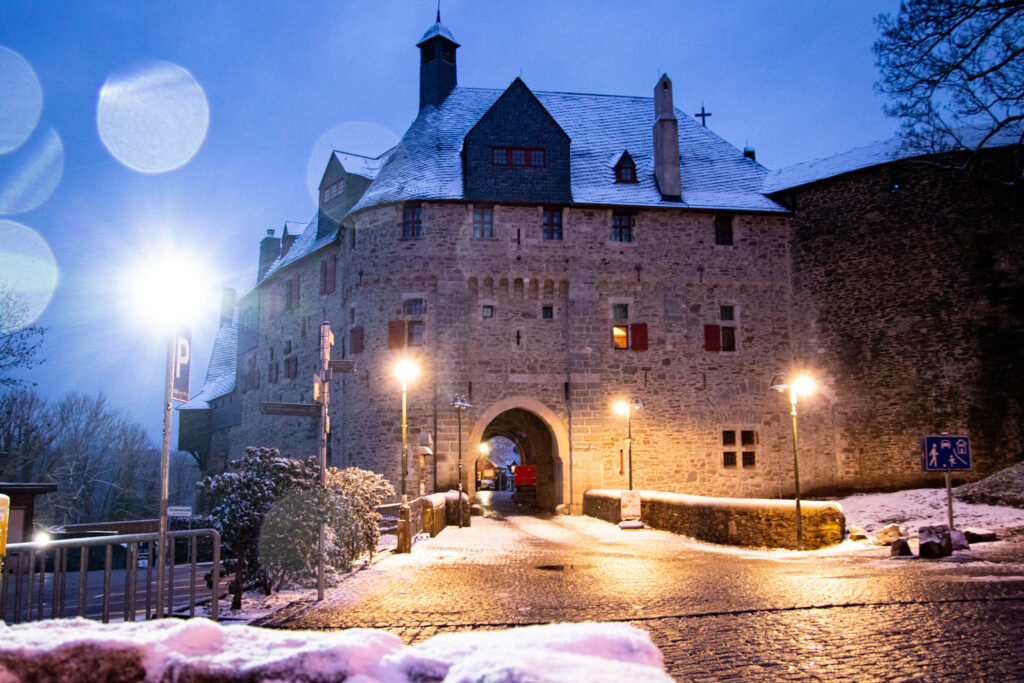 Winterwanderung von Solingen Glüder über die Sengbachtalsperre und den Diederichstempel nach Schloss Burg
