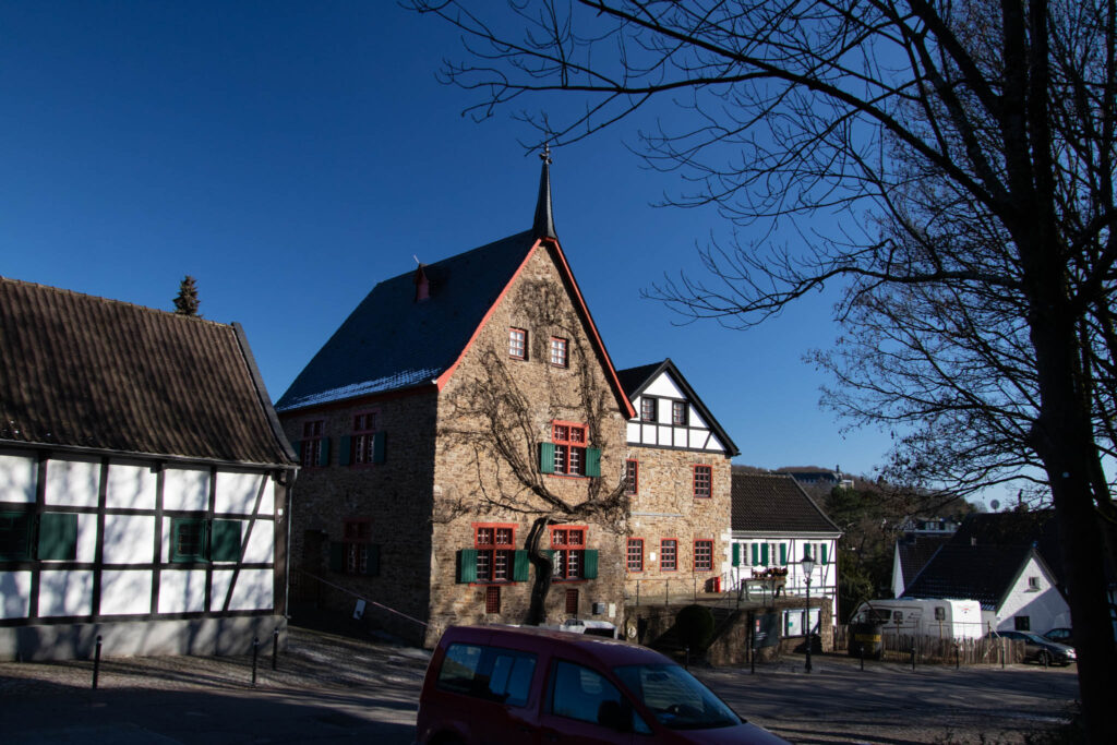 Wandern zwischen Bergisch Gladbach und Bensberg - Gruben und Schlösser